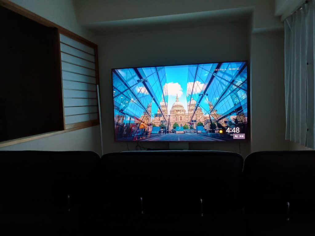 ソファ後方のテーブル席からの眺め